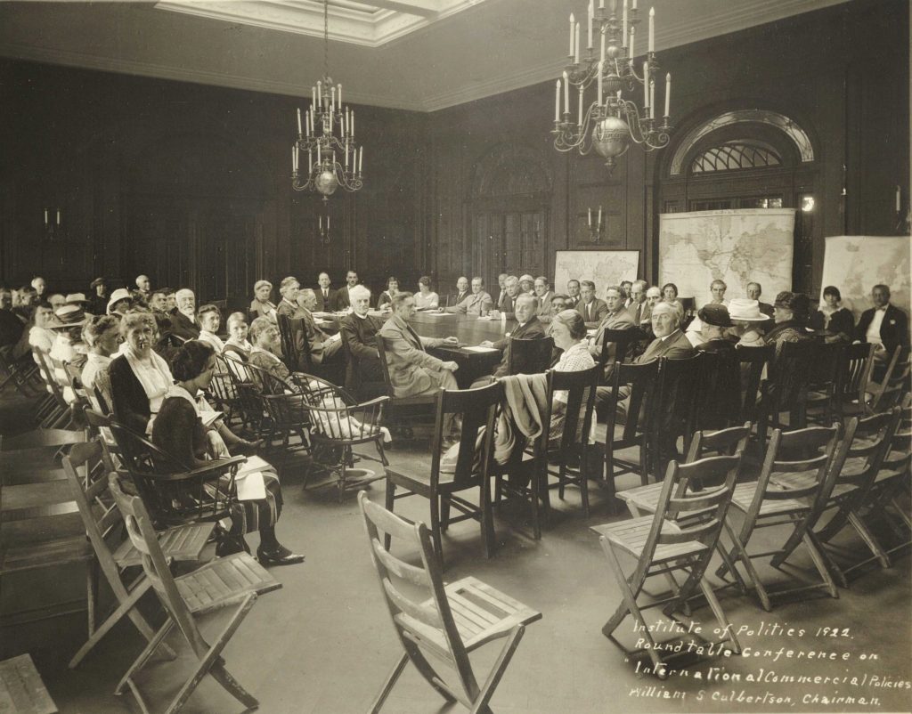 BookPhoto12(Fig-5.4)IOfPIntCommerceRoundtable_1922-copy Old photo showing people sitting at a roundtable event