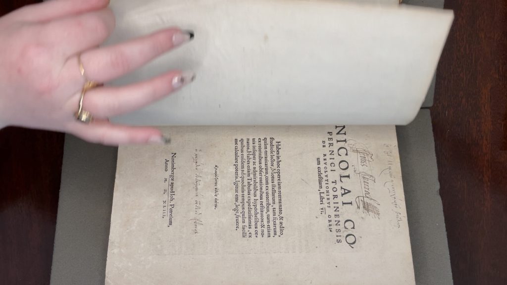 PageTurn_01 The hand of Darlie Kerns, Class of 2024, has just turned the page of a rare book from Williams College's special collections